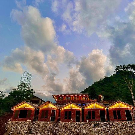 Du Gia Cozy Homestay & Tours Làng Cac Esterno foto