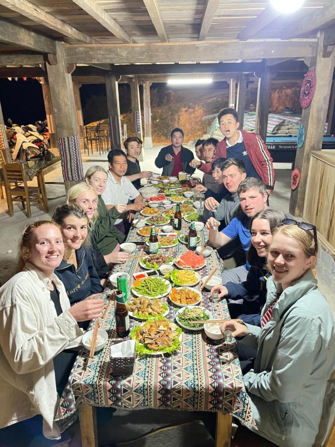 Du Gia Cozy Homestay & Tours Làng Cac Esterno foto