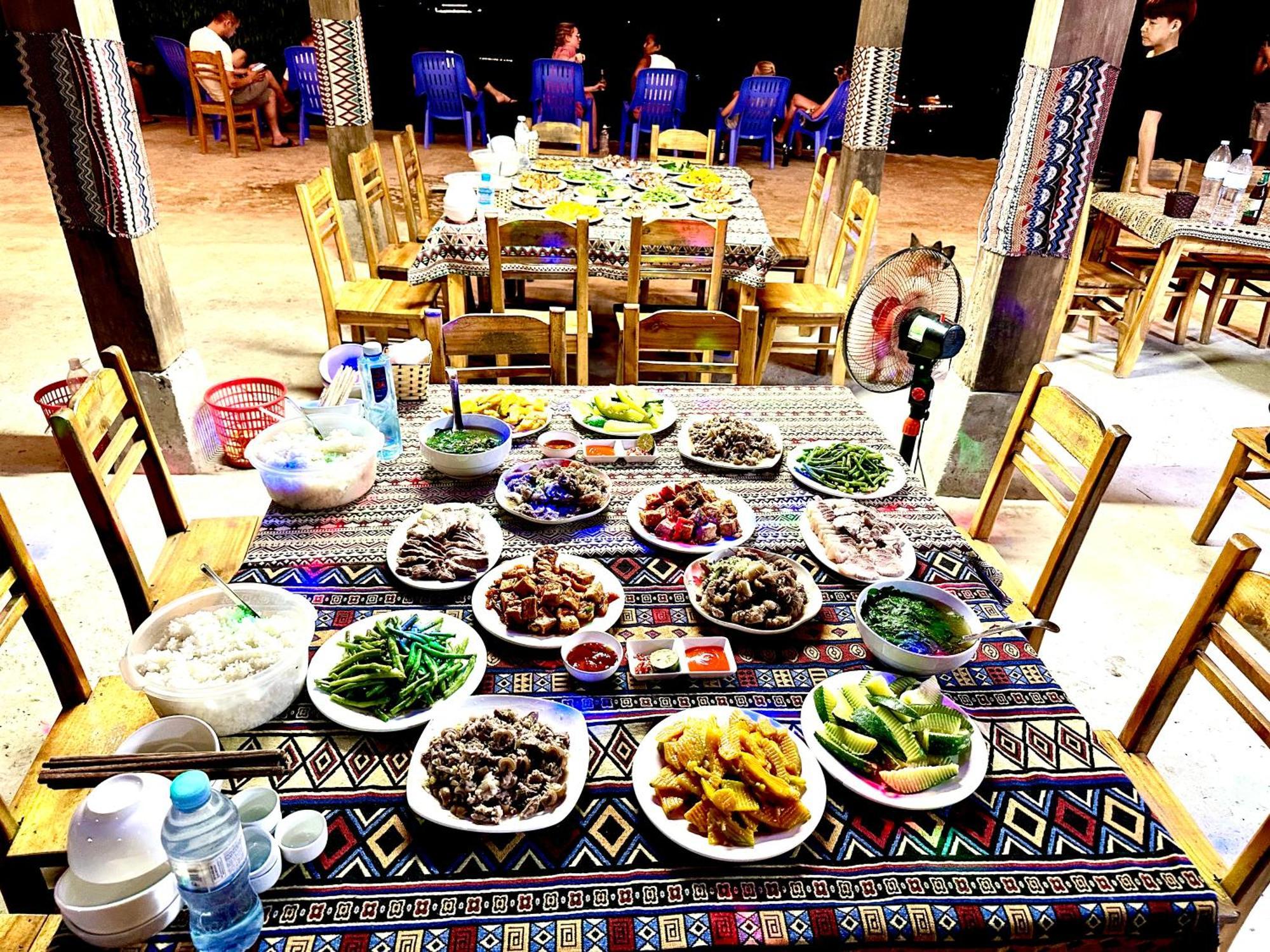 Du Gia Cozy Homestay & Tours Làng Cac Esterno foto