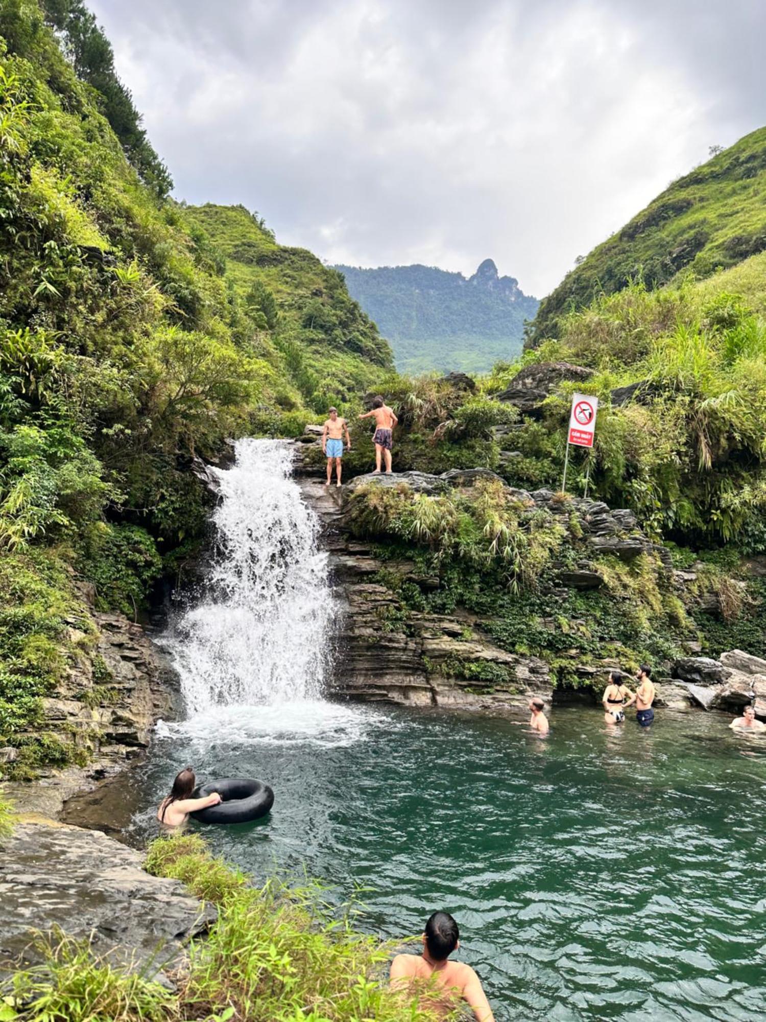 Du Gia Cozy Homestay & Tours Làng Cac Esterno foto